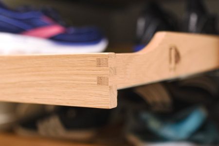 Treppenschrank weiß mit Eiche - Ausziehschublade Schuhe