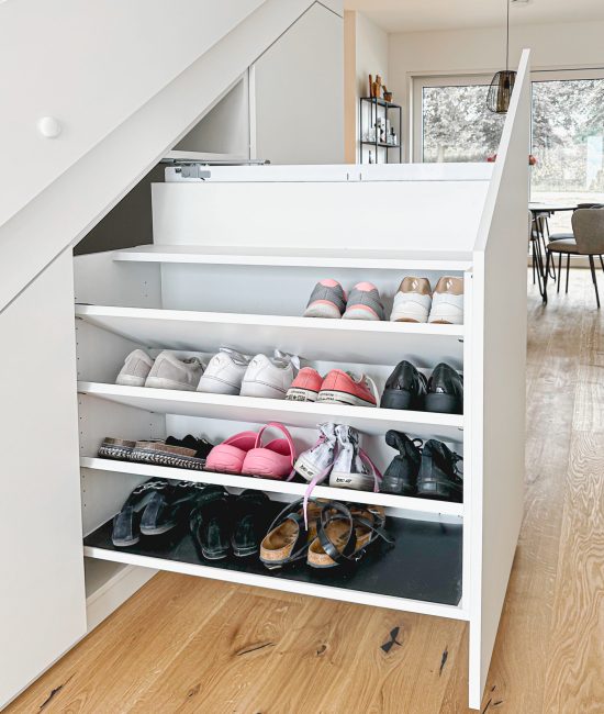 Integrierter Schuhschrank im treppenunterschrank