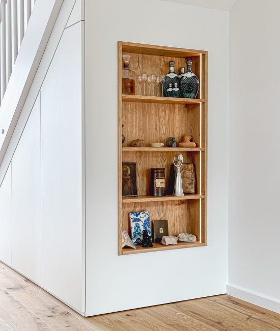 Treppenunterschrank mit Holz Inlay